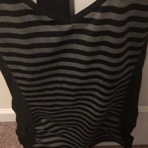 Workout top - Picture 3 of 3